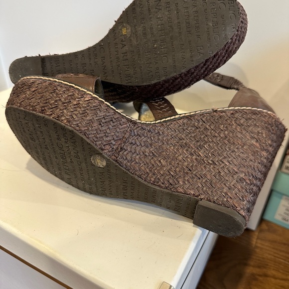 High woven strappy wedge. - Picture 7 of 7
